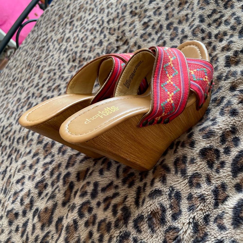 Charlotte Russe size 6 wooden platform shoes 
stitched tribal print boho chic